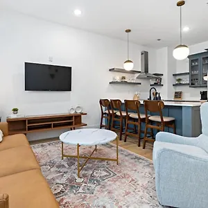  Apartment Chic 5 Bed, 2 Bedroom Free Parking - 3 Miles To Broadway